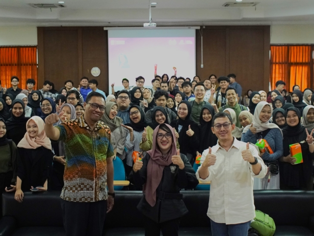 Kuliah Praktisi: A Digital Business definitely Starts from Problem, as Traveloka